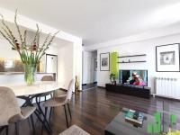 Se izdava namesten stan vo Skopje, Centar so povrshina od 74 m2.
 Ekstra: Klima, Centralno Parno, Internet, Nova Zgrada, Garaza, Lift.
 Cena: 680 EUR